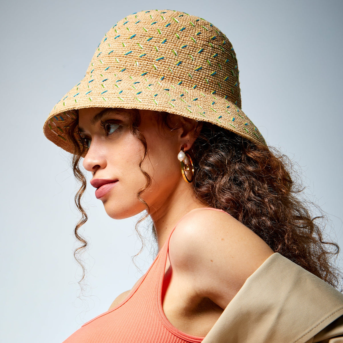 SAND FLECK EMBROIDERED ROUND RAFFIA BUCKET HAT - Lele Sadoughi